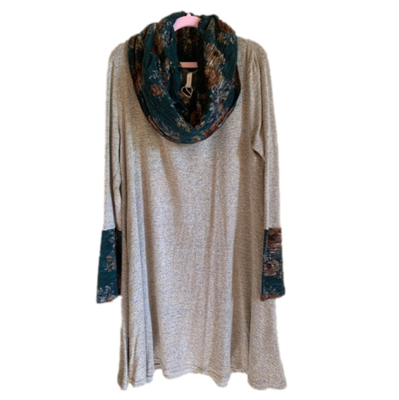 Pinkblush Sweaters - Pink Blush Cowl Neck Tunic Sweater Green Tan Size Large